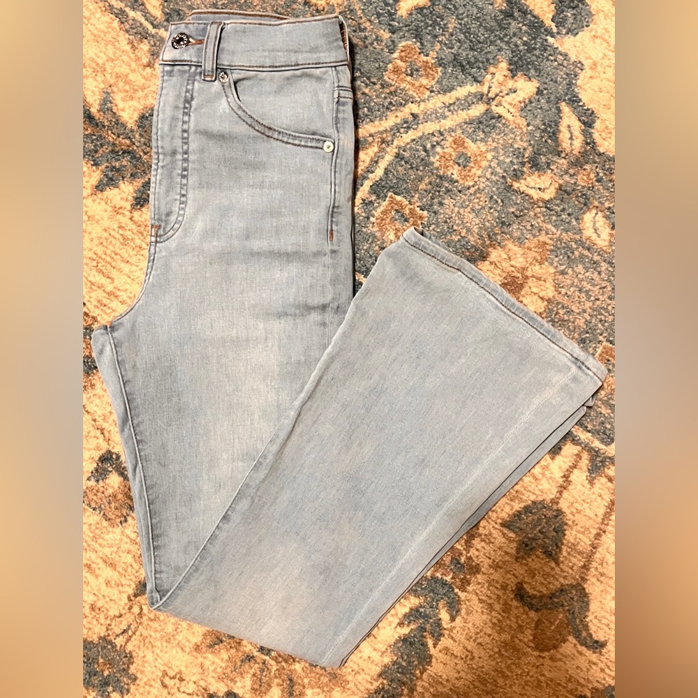 EXPRESS Light Wash Super High Rise Flare Jeans Size 0S Super Soft💫😊 EUC - Picture 11 of 12